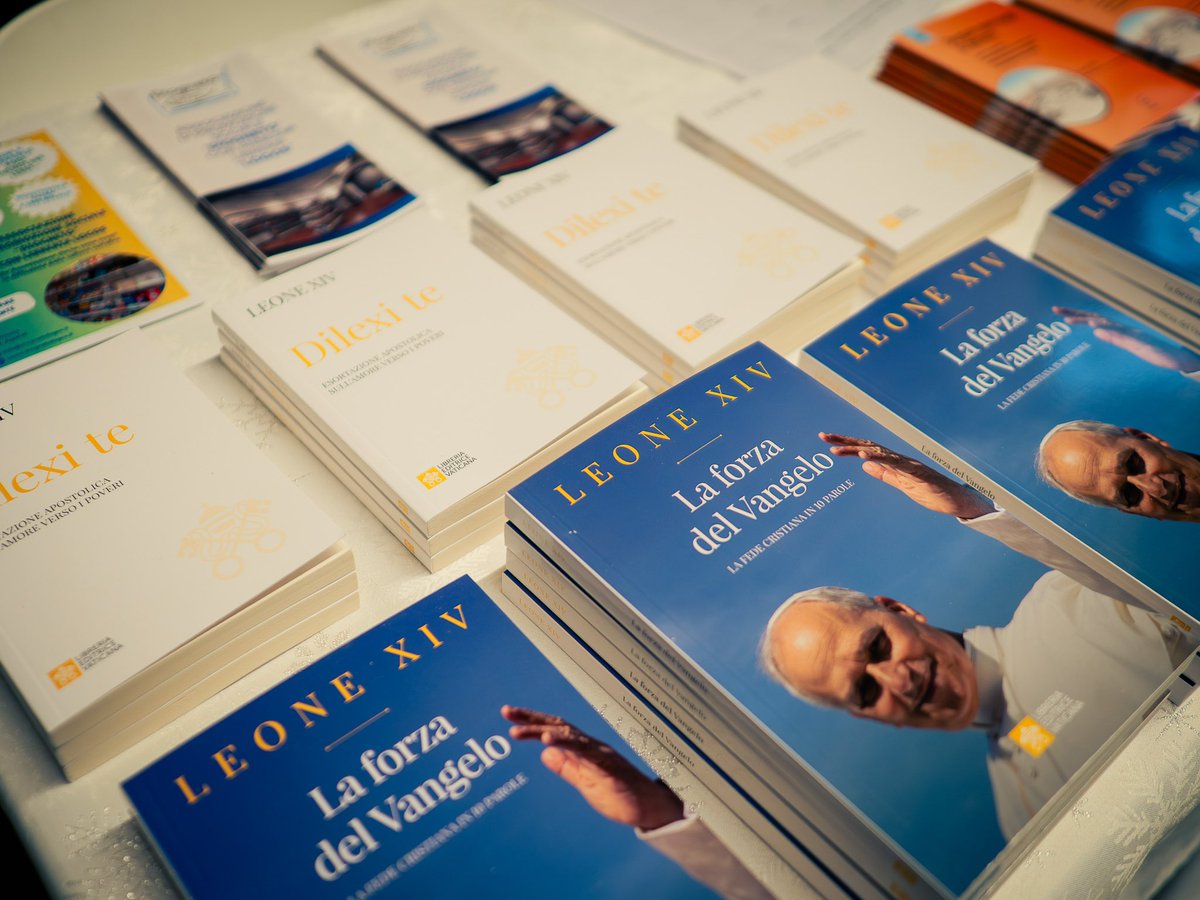 22 novembre #Cremona ha accolto con grande partecipazione l’incontro con <a href="/AGisotti/">Alessandro Gisotti</a> dedicato a “La Forza del Vangelo”.  Tra parole e immagini, condividiamo alcuni scatti della serata.