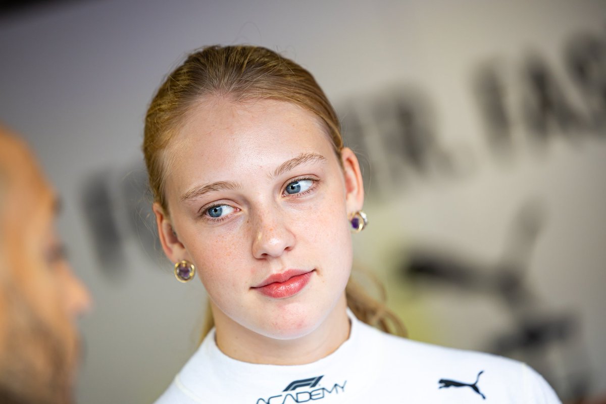 Aurélia Nobels largou em P16, subiu até P4, Palmowski foi desclassificada e assim, conseguiu seu primeiro top-3 na F1 Academy ✨✨✨✨