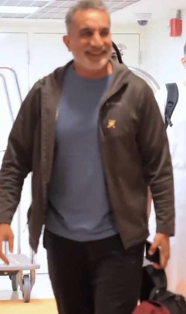 أهلاً وسهلاً بالإعلامي الكبير والمتميز <a href="/bassem_youssef9/">Bassem Youssef Commentary</a> في سلطنة عُمان.
يسرّنا حضورك اللافت وأسلوبك الخاص والمتميّز في طرحك الإعلامي، ونتمنى لك إقامة طيبة وتجربة رائعة في بلدك الثاني عُمان وبين أهلها الطيبين.

#باسم_يوسف
#باسم_يوسف_في_عُمان
#باسم_يوسف_في_عمان