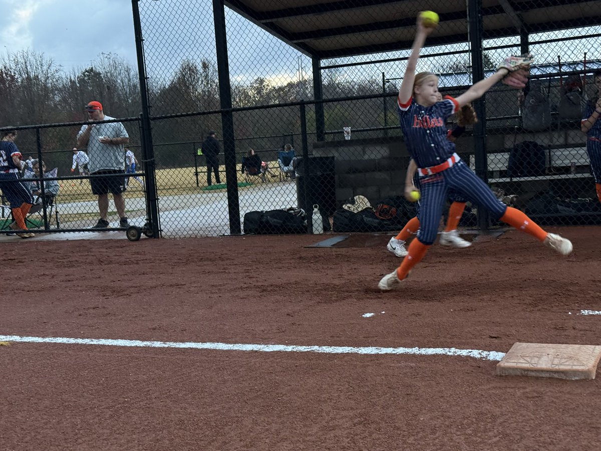 08PLC2032's tweet image. Owl City Showcase Time! So excited to spend the weekend with my girls! #showcase #ecbullets #whoarewe #believe #terrythebullets 
@USSSA @topflight @theAUSLofficial @AdaLittle2025 @FSU_Softball @AlabamaSB @TCU_Athletics
