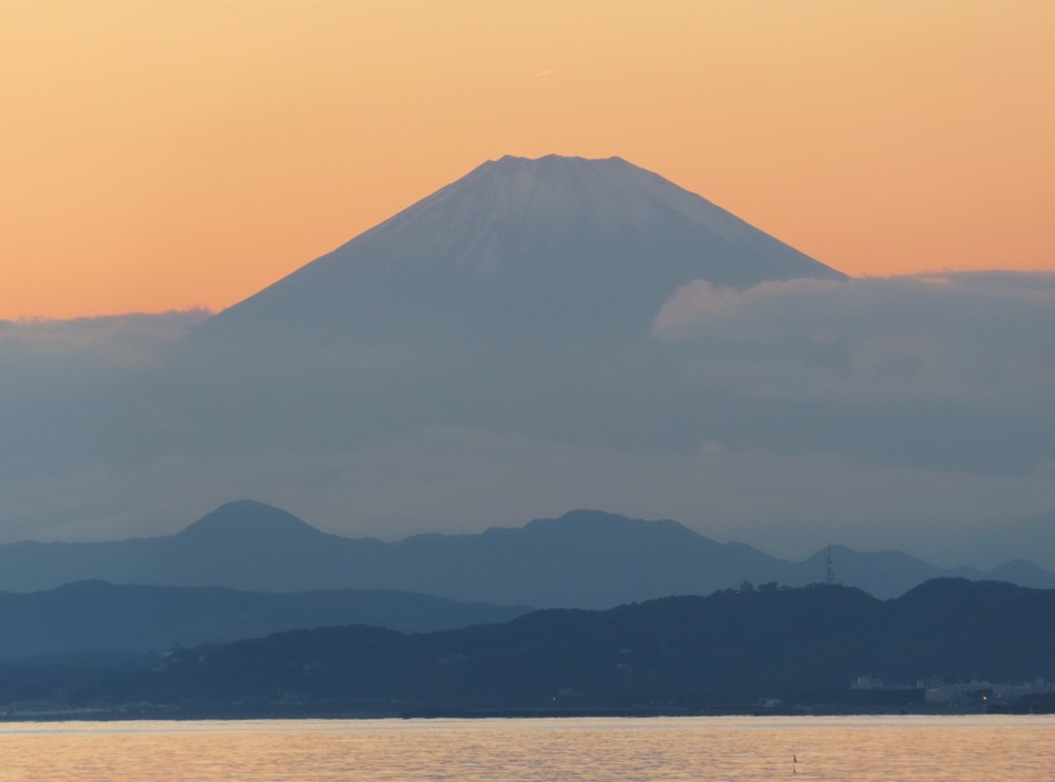 mount fuji
at sunset

(unretouched photo)
(you see what the camera saw)