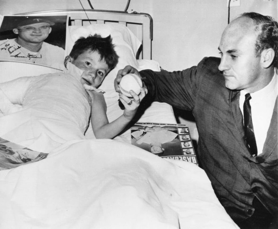 Jimfrombaseball's tweet image. Harmon Killebrew visited 8-year-old John Guiney, who was badly burned when his altar robe caught fire while lighting candles at his parish in Brooklyn, in a New York hospital.
“I’m a shortstop” the boy said.
Harmon Killebrew made a deal with John: “If you hurry up and get well,…