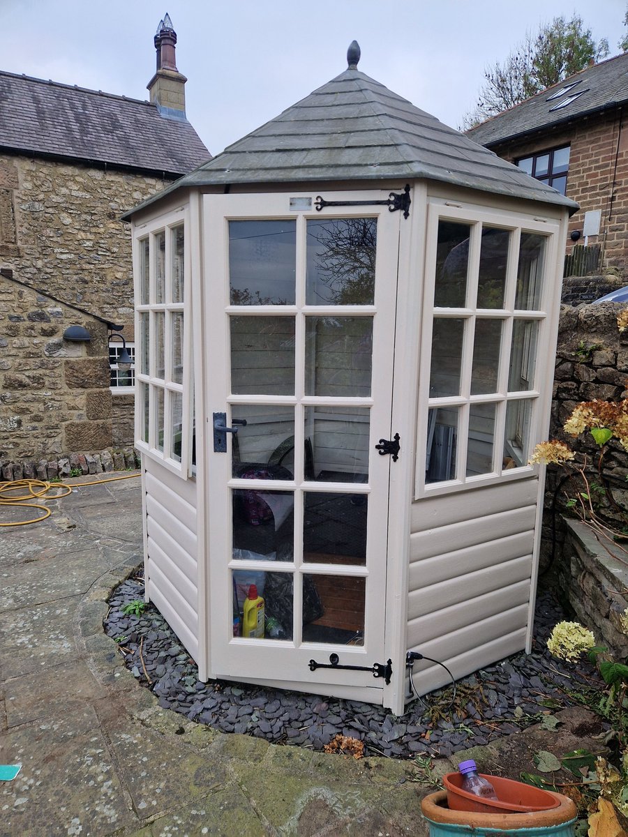 A Decorators Life tweet media