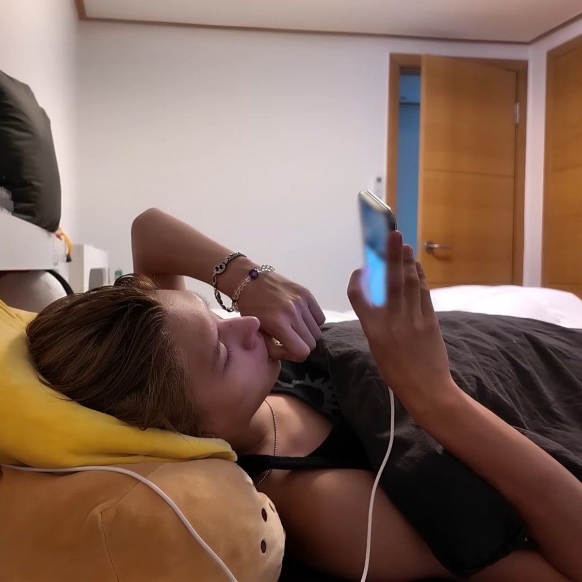 ive never seen someone scroll like that