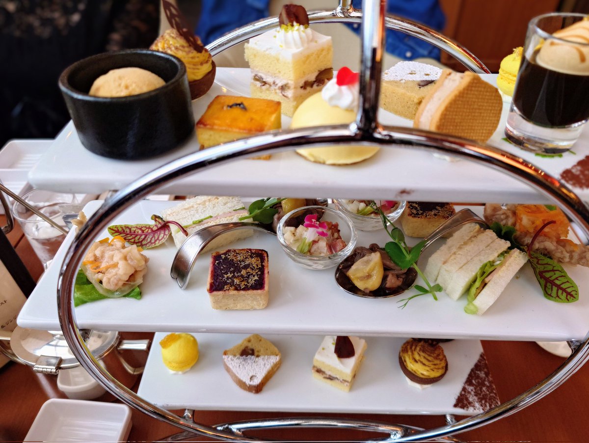 NS37's tweet image. 随分ご無沙汰しつつ、昨日、滝沢晴先生、羽生橋はせを先生、川琴ゆい華先生とお茶させて頂きました✨皆様、とても優しくて楽しくて笑いっぱなしでお腹痛かった😂　ありがとうございましたー！