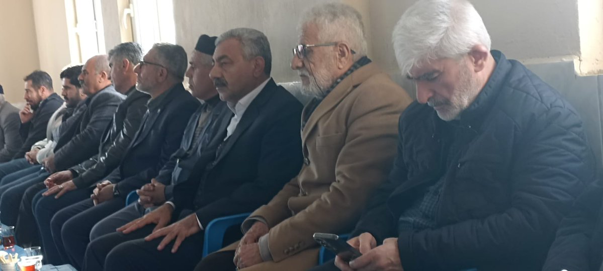 Bismil Diyarbakır yolunda meydana gelen elim Trafik kazasında Beşiri Yağlıca/Cîmsarîp Köyünden aynı aileden vefat eden Adil, Meyhan, Efraim ve Hazar Gökdal' ın taziyesine Beşiri İlçe Teşkilatımızla katıldık. 
Rabbim  vefat edenlere rahmet etsin. Aile efradına ve yakınlarına sabr