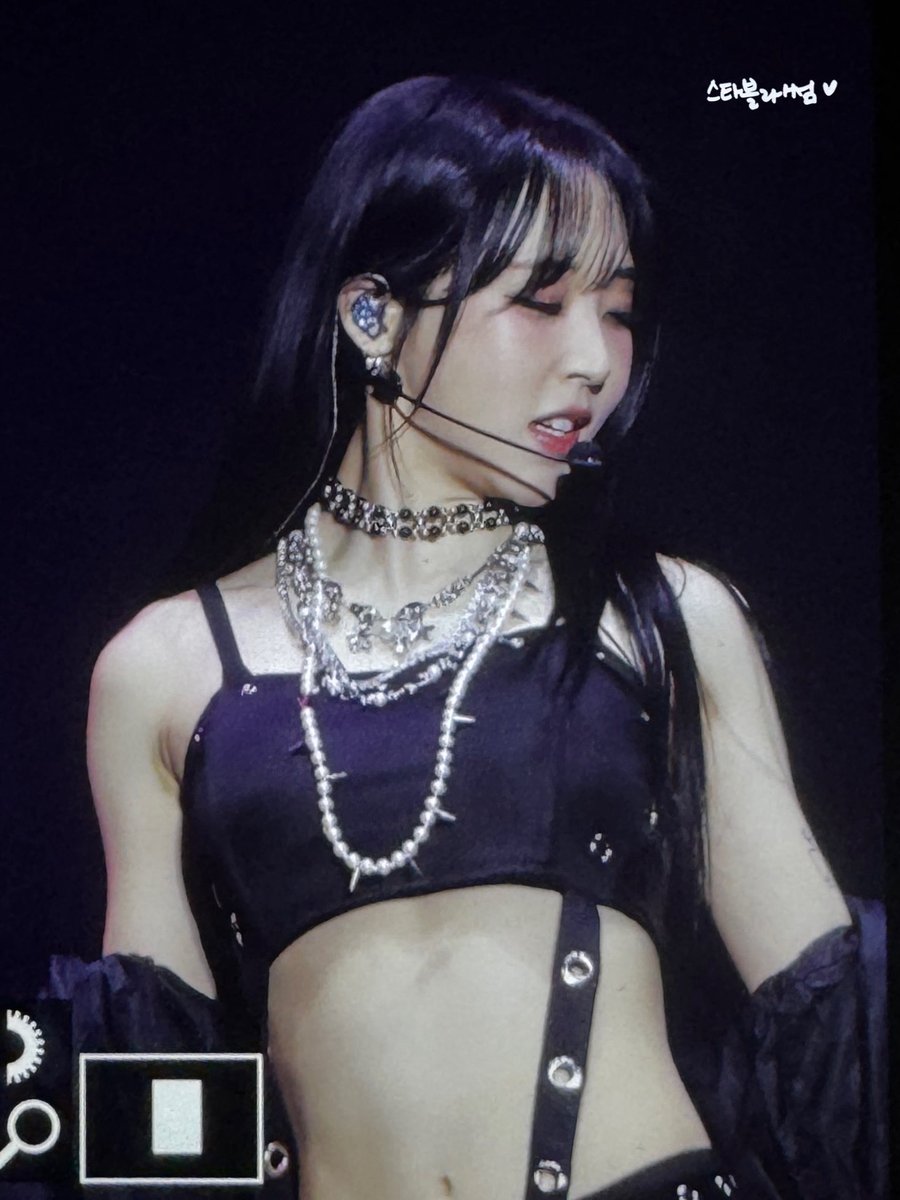 19921222com's tweet photo. 251122

😮😮😮😮

#문별 #MOONBYUL https://t.co/gwsW60HbXq