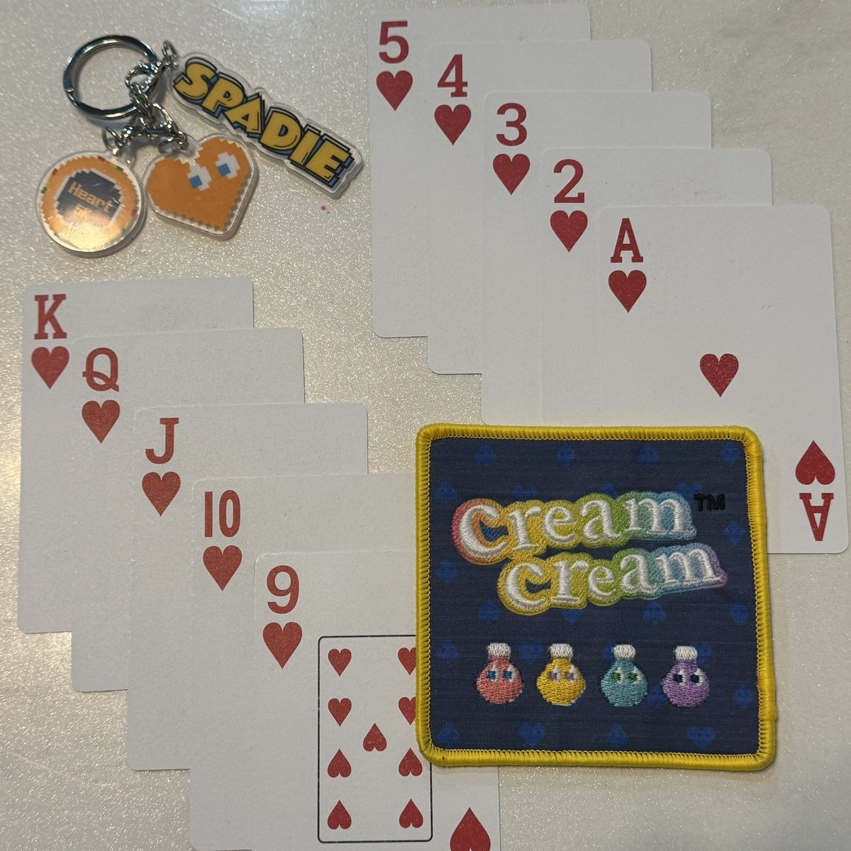 Sherry_CQ's tweet image. SPADIEのパーカーとキーホルダー👀
パーカーは裏面のデザインも可愛いです！！

キーホルダーも欲しくなる可愛さ🥰

#SPADIE