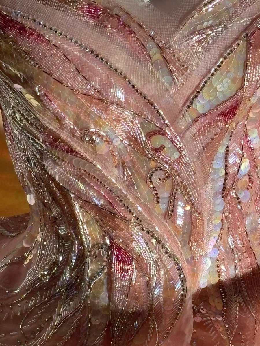 honeymoonhan's tweet image. a moment for the bubble dresses ₊‧.°.⋆🫧•˚₊‧⋆.