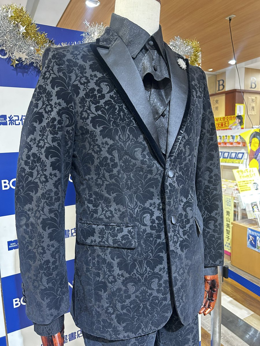 otanakai's tweet photo. 博多まで吾郎の衣装見に行った🩷
ショッパーもしおりももらえた🙌

#稲垣吾郎 #すてきな奥さん https://t.co/I2hNh6yndP