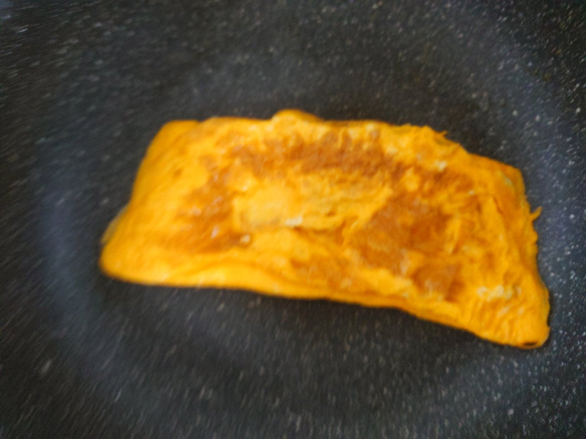 おいしそ!!
オムレツ!!
形もオムレツっぽい!!