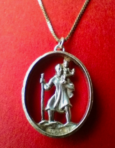 InessaW29's tweet photo. https://t.co/mbRa8HQ2T3
Stunning VINTAGE Sterling SILVER St CHRISTOPHER Necklace 4.5 g XMAS Gift UK
#MHHSBD #Silver #vintage #necklace #pendant #vintagejewelry #TravelTheWorld #StChristopher #gifts #giftidea #TravelInspiration #style #eBaySeller #Christmas #ChristmasGiftIdeas https://t.co/lRtfR1eANa