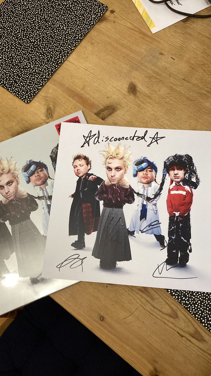 folklore_grace's tweet photo. My signed 5SOS Everyones a Star vinyl has arrived! Guys help me, whose handwriting do we think this is? 🤩🤩 https://t.co/2p7FWkKgCb