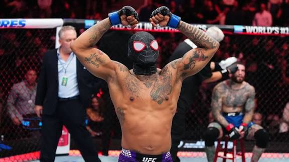 FightFanatic_'s tweet image. Carlos Prates raises some questions about Michael Morales:

“Let me be a little controversial… you really think someone can gain 13kg in 12 hours just by eating? He was 196lbs after 12 hours. Just food and drinks? I’m no nutritionist, but that’s weird.”

#UFC #MMATwitter