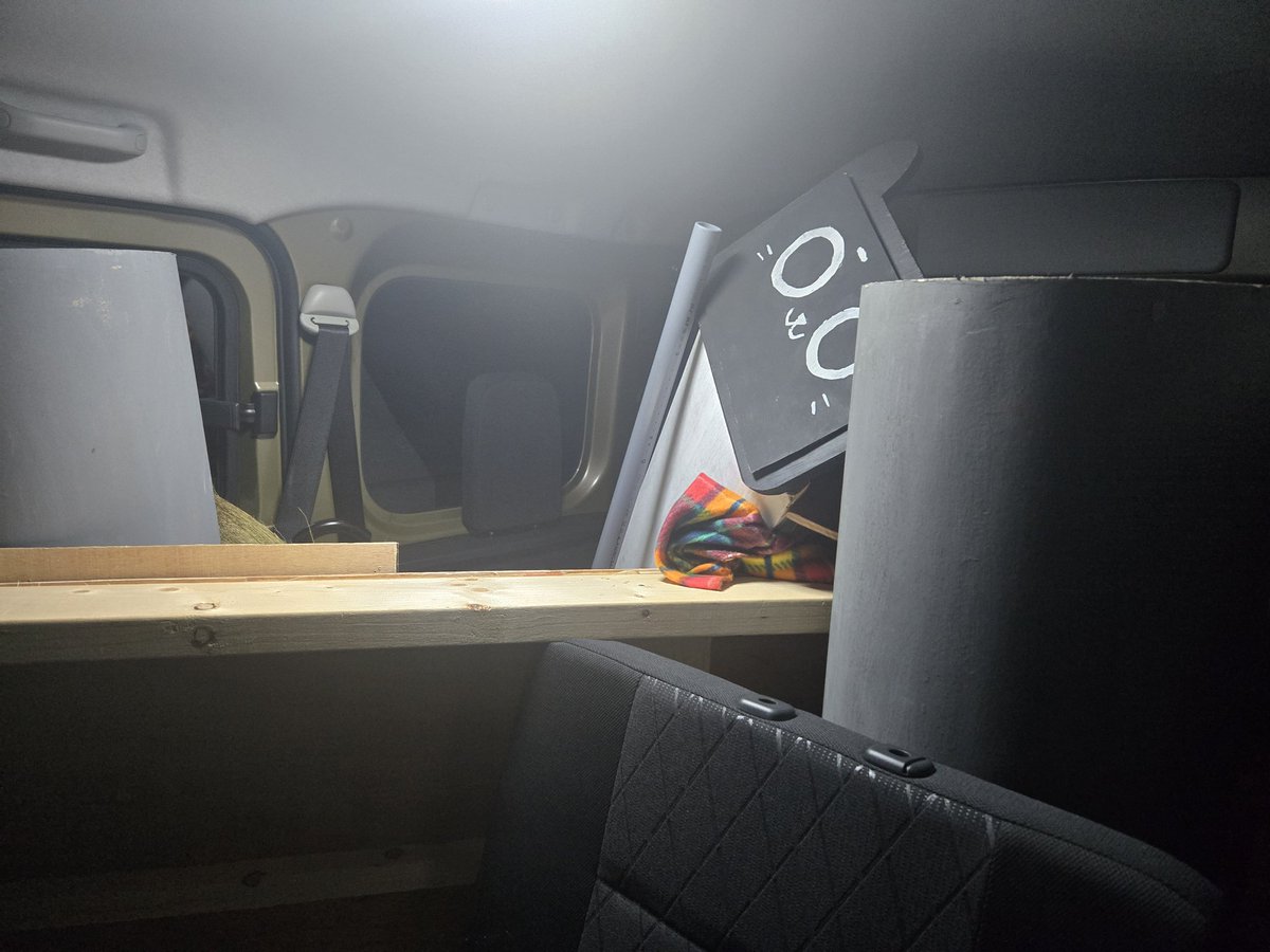 配膳ロボ、おつかれ