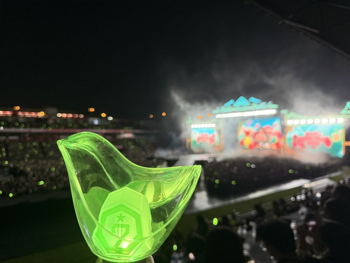 T_Aiemkumchai's tweet image. 💚 #BamBamHOMETOWNConcertDay1