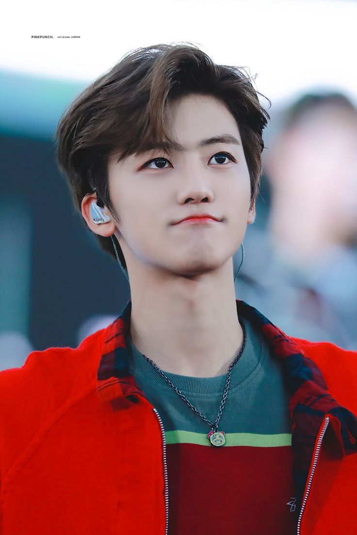 WlIIBU's tweet image. ⠀⠀⠀

Namun Gamaniel menghela napas dramatis sambil tersenyum, “Demo ne… kanashii koto ni (sedihnya), we’re finally reaching the end of tonight’s showcase…” Pandangan mengitari venue. Sebelum menutup, ia mengangkat cue cardnya.

⠀⠀⠀