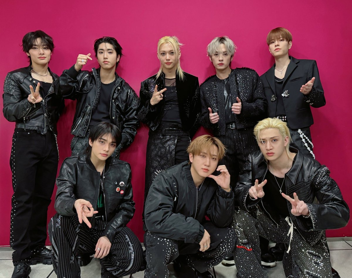 Stray_Kids's tweet image. [스키지기]

오늘 무대도 STAY 덕분에 완벽하게 &quot;Do It!&quot;💪
늘 아낌없는 사랑 보내주는 STAY 고마워요🩷🩶

#StrayKids #스트레이키즈
#DO_IT
#SKZ_IT_TAPE
#Do_It
#신선놀음 #DIVINE
#쇼음악중심 #MusicCore
#StrayKidsComeback
#YouMakeStrayKidsStay