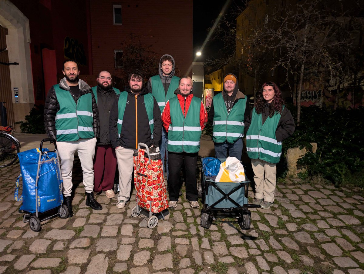 KCNantes's tweet image. Hier s&apos;est déroulée la première maraude Blue Humanity avec La Rue Solidaire! Merci aux personnes présentes💙

En cette période, il est important de penser aux personnes dans le besoin !
La collecte d’affaire, de nourriture est super importante. Rapprocher de vos assos locales!