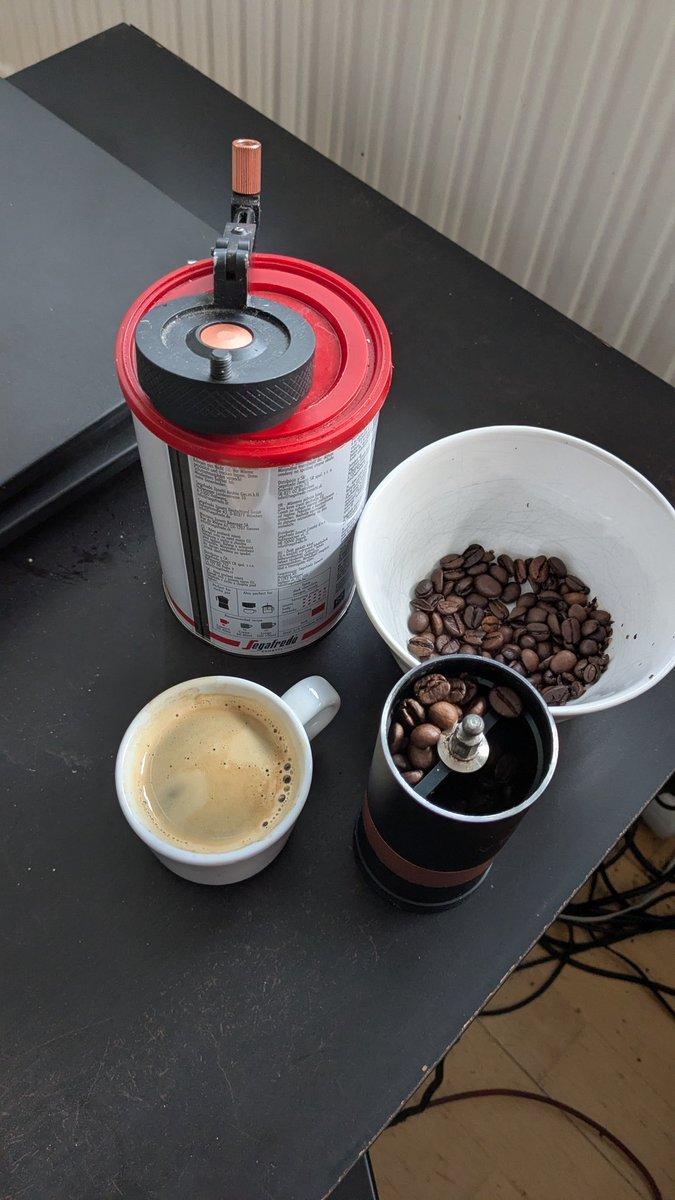 rubberduckweb's tweet image. ein bisschen Espresso vorbereiten