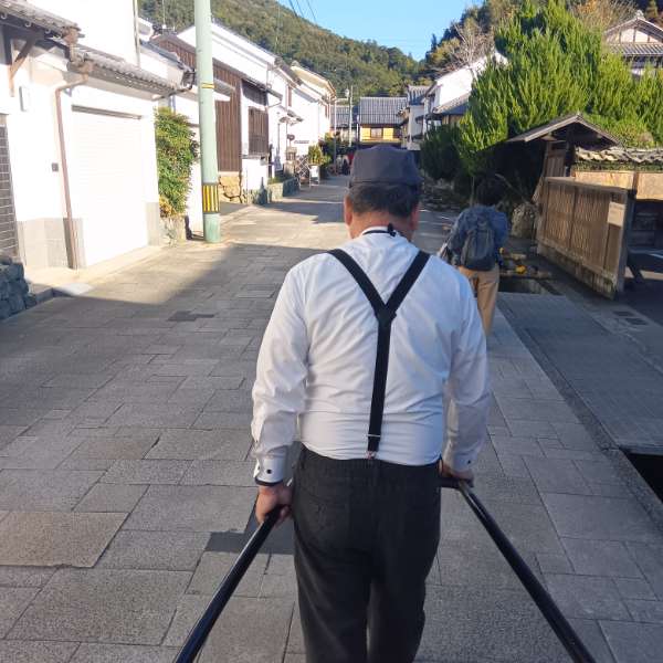 kujira6969's tweet photo. 【  #大洲市 のテーマイベント】
①大正～昭和にかけての大洲市城下をテーマにしたイベントに潜入！
②案内人も訪れた人も大正ロマンな服装の街にタイムスリップ🌀
③コンセプトがしっかりしており、昔のお店を懐かしみながら…美味しものも食べれました
#城下のMACHIBITO
#菊地けんた https://t.co/tbCqJiKBHz