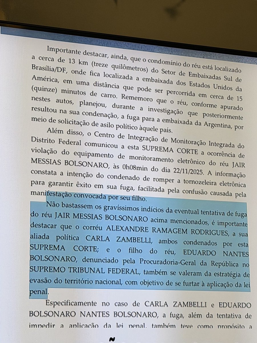 Dani Araújo tweet media
