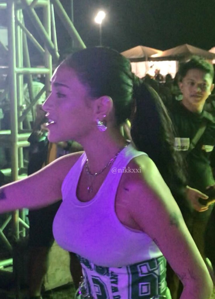 nikkxxi's tweet image. low quality photos of a high quality woman. 😍 napakaganda mo at ng boses mo, mika salamanca!!! @mikslmnc 

MIKBRENT ALWAYS PANALO