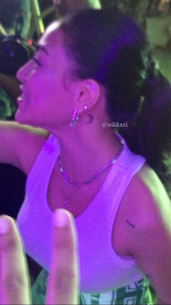 nikkxxi's tweet image. low quality photos of a high quality woman. 😍 napakaganda mo at ng boses mo, mika salamanca!!! @mikslmnc 

MIKBRENT ALWAYS PANALO