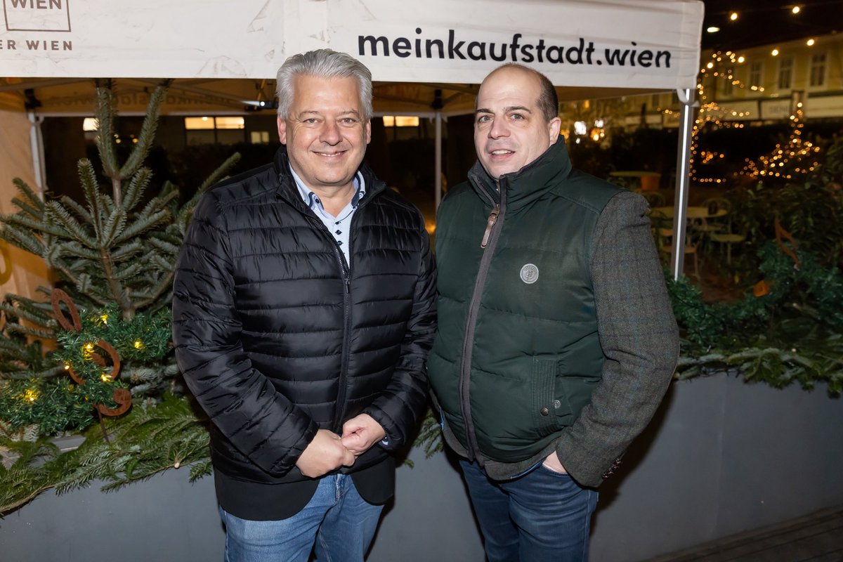 ✨ Die Döblinger Hauptstraße strahlt im neuen Weihnachtsglanz! ✨
Danke und Congrats! allen Beteiligten für euer unglaubliches Engagement, dass dieses Projekt nun erfolgreich umgesetzt wurde!  <a href="/heyDanielResch/">Daniel Resch</a> <a href="/WKOwien/">Wirtschaftskammer Wien</a> <a href="/Stadt_Wien/">Stadt Wien</a> 💪😘