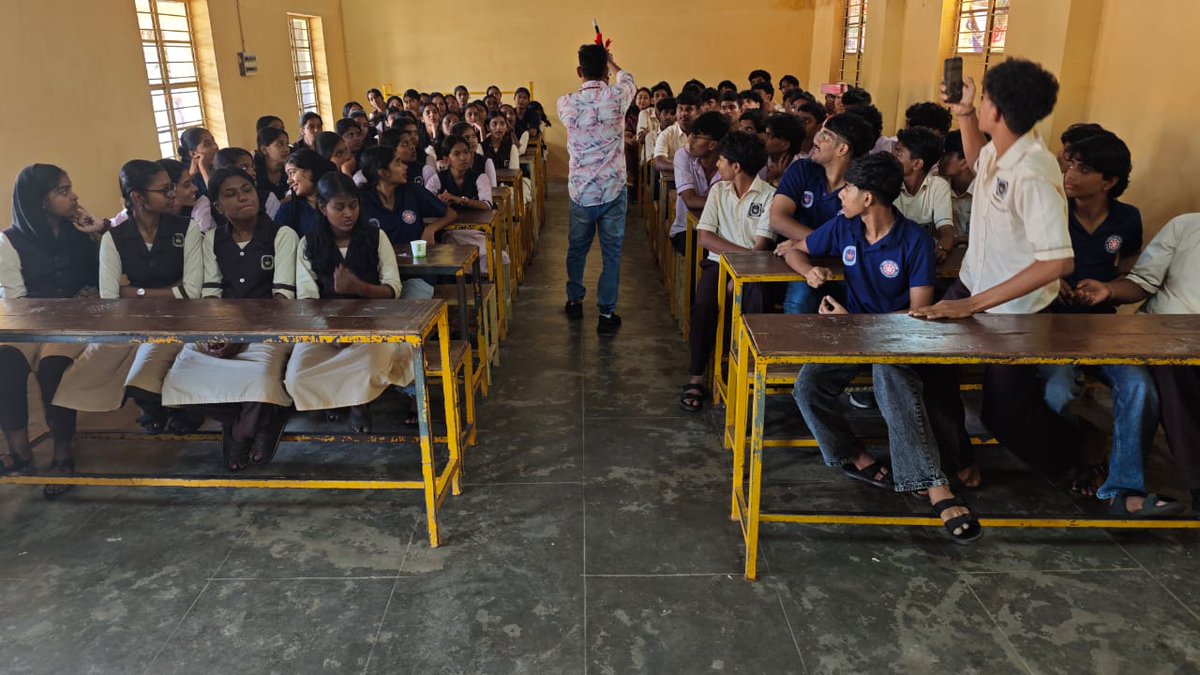 ncsmgoi's tweet photo. A captivating #ScienceMagicShow was conducted for the Higher Secondary students of PK HSS Mannapra, Palakkad district, Kerala by @rscpcalicut, a unit of @ncsmgoi, @MinOfCultureGoI where curiosity sparked with every experiment and excitement filled the room!
Glimpses -📸 https://t.co/0ofc6L92Ml