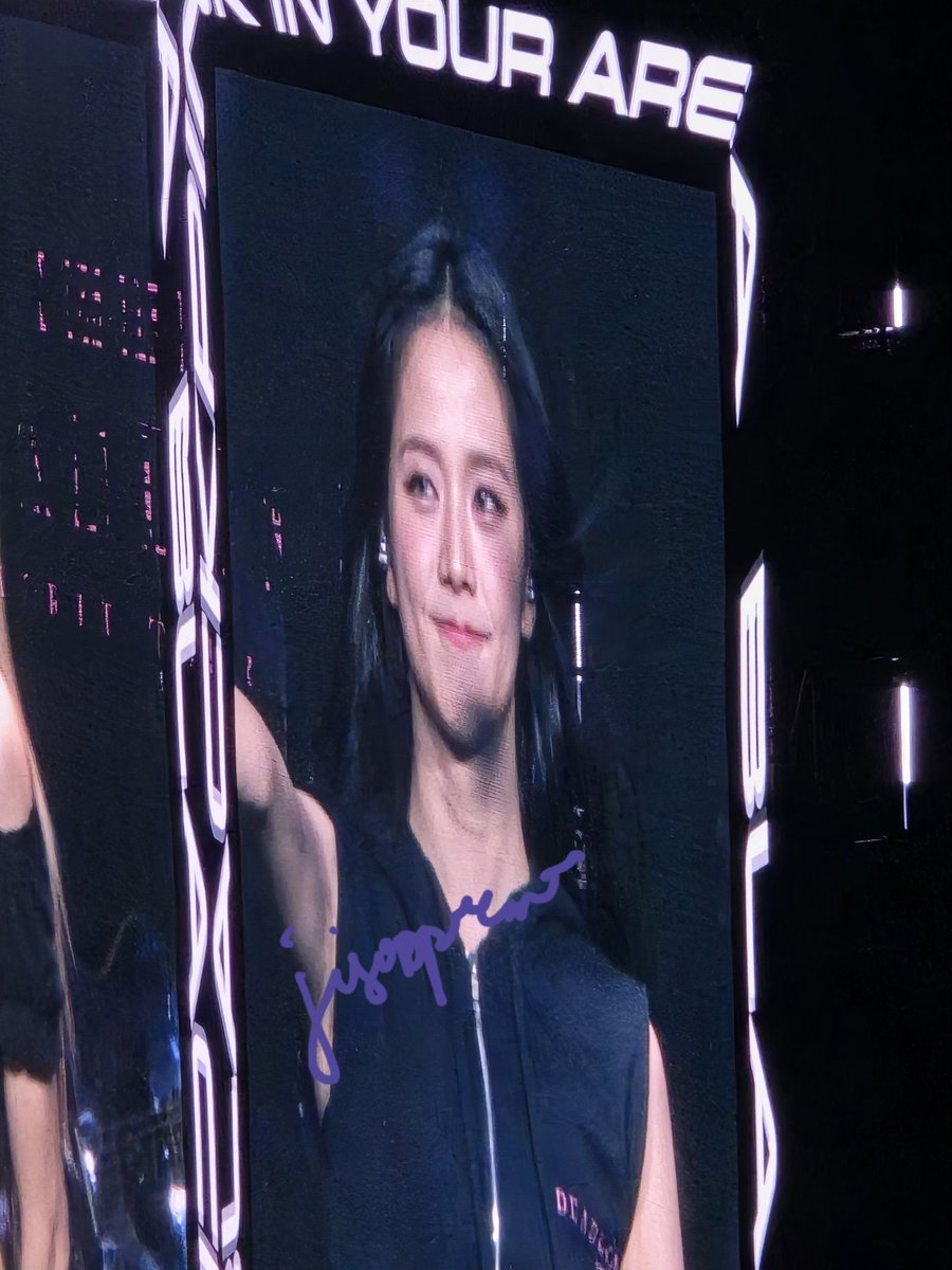 мev🐰 tweet media