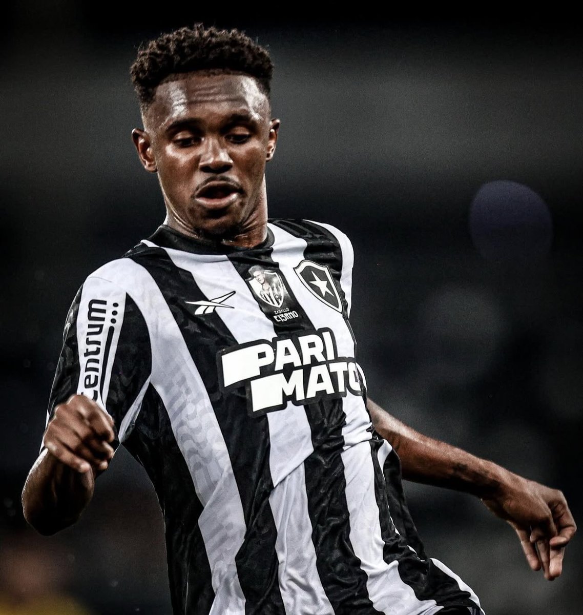 Athletico Paranaense faz consulta por Jeffinho, atacante do Botafogo, para a próxima temporada. 

📰| <a href="/Canal3Pontos/">Tiago Marchezini</a> 
📸| Lucas Almeida