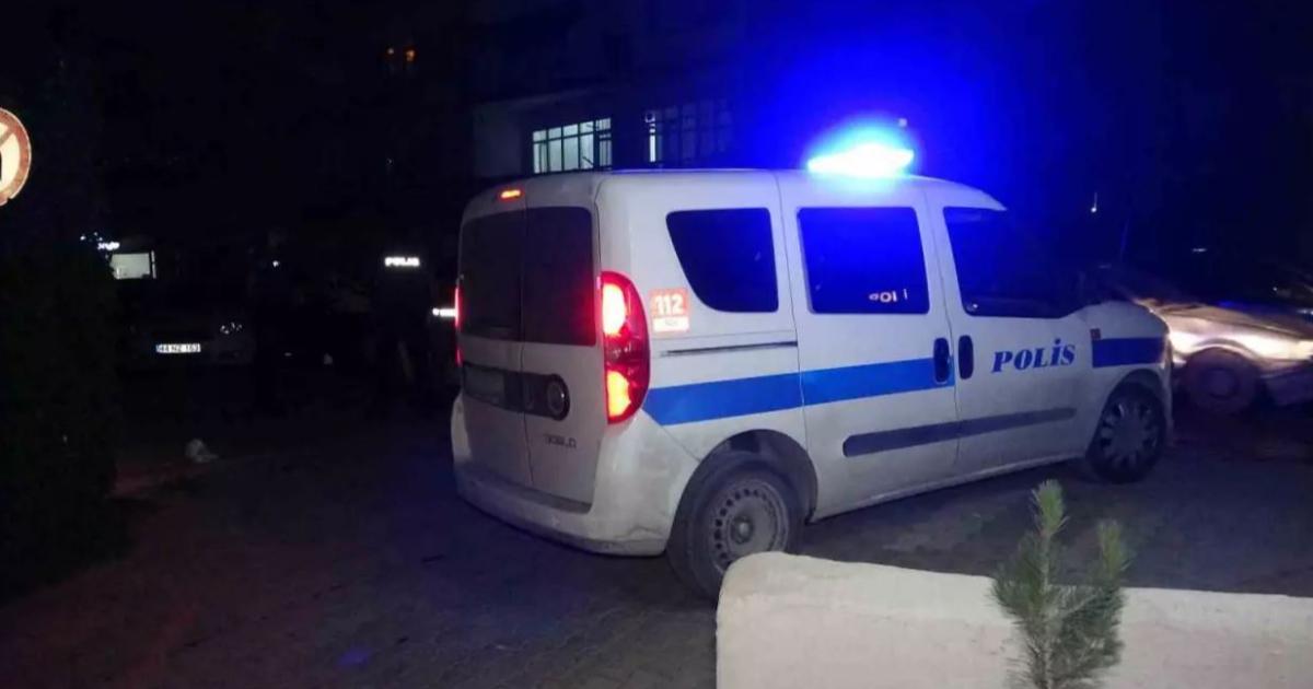 UrfahaberNet's tweet image. Genç Kız Nişanlısının Evinde Öldürüldü!&quot;: Kırklareli’nin Lüleburgaz ilçesinde çıkan silahlı kavgada, nişanlısının evine gelen genç kız hayatını kaybetti, 12 şüpheli gözaltına alındı. urfahaber.com/genc-kiz-nisan… #Kırklareli #Lüleburgaz #güvenlik #şiddet #cinayet