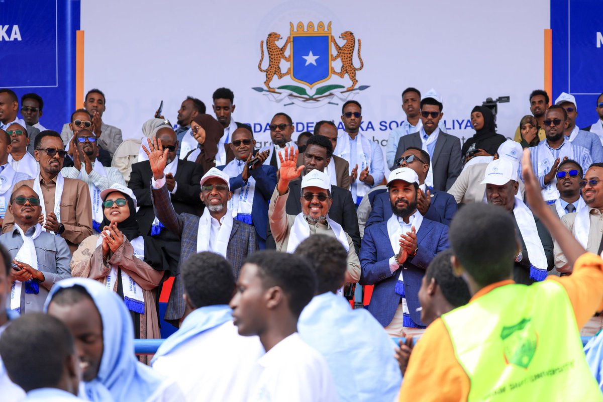 Madaxweyne Xasan Sheekh wuxuu Ammaanay macallimiinta, wuxuuna Faray in la dhameystiro barnaamijka 10,000 macallin si loo xoojiyo Waxbarashada dalka.