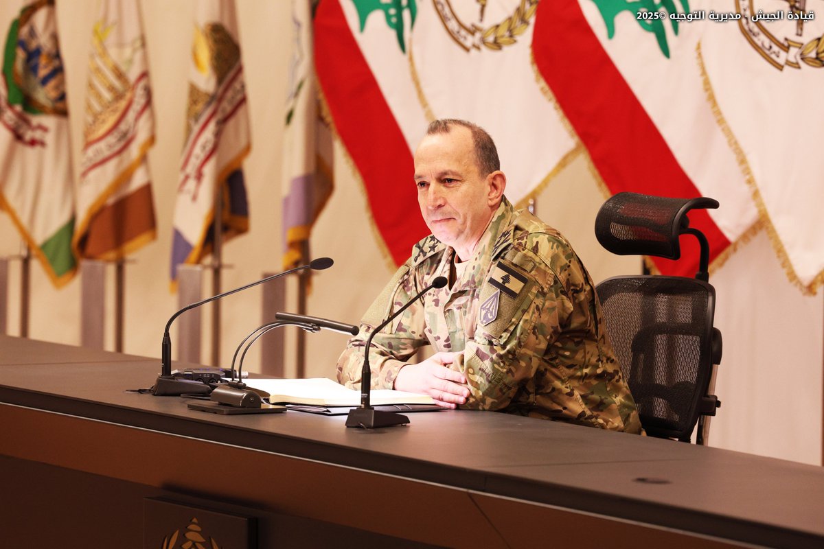 LebarmyOfficial's tweet image. عقد قائد الجيش العماد رودولف هيكل في اليرزة اجتماعًا استثنائيًّا، حضره أركان القيادة وقادة الوحدات والأفواج العملانية، وعدد من الضباط، وتناول فيه آخر التطورات التي يمر بها لبنان والجيش في ظل المرحلة الاستثنائية الحالية، وسط استمرار الانتهاكات والاعتداءات الإسرائيلية.
استُهل…