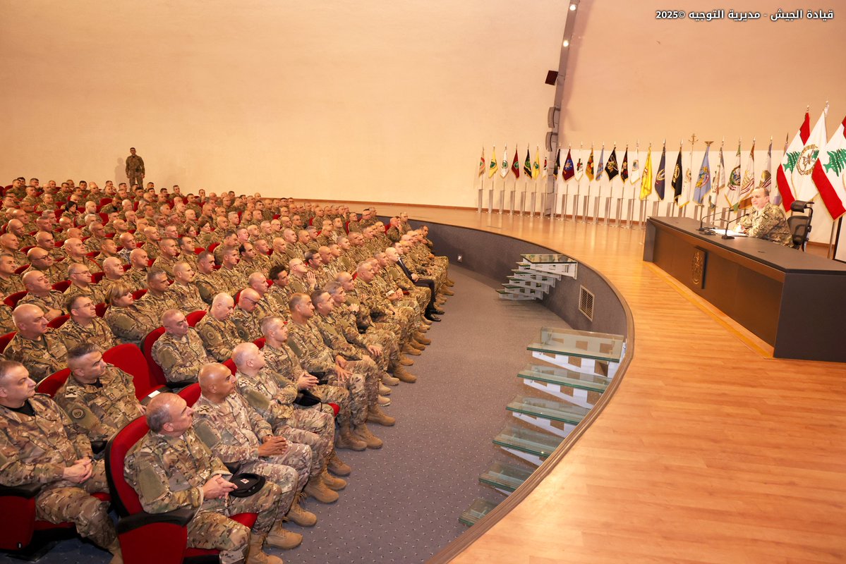 LebarmyOfficial's tweet image. عقد قائد الجيش العماد رودولف هيكل في اليرزة اجتماعًا استثنائيًّا، حضره أركان القيادة وقادة الوحدات والأفواج العملانية، وعدد من الضباط، وتناول فيه آخر التطورات التي يمر بها لبنان والجيش في ظل المرحلة الاستثنائية الحالية، وسط استمرار الانتهاكات والاعتداءات الإسرائيلية.
استُهل…