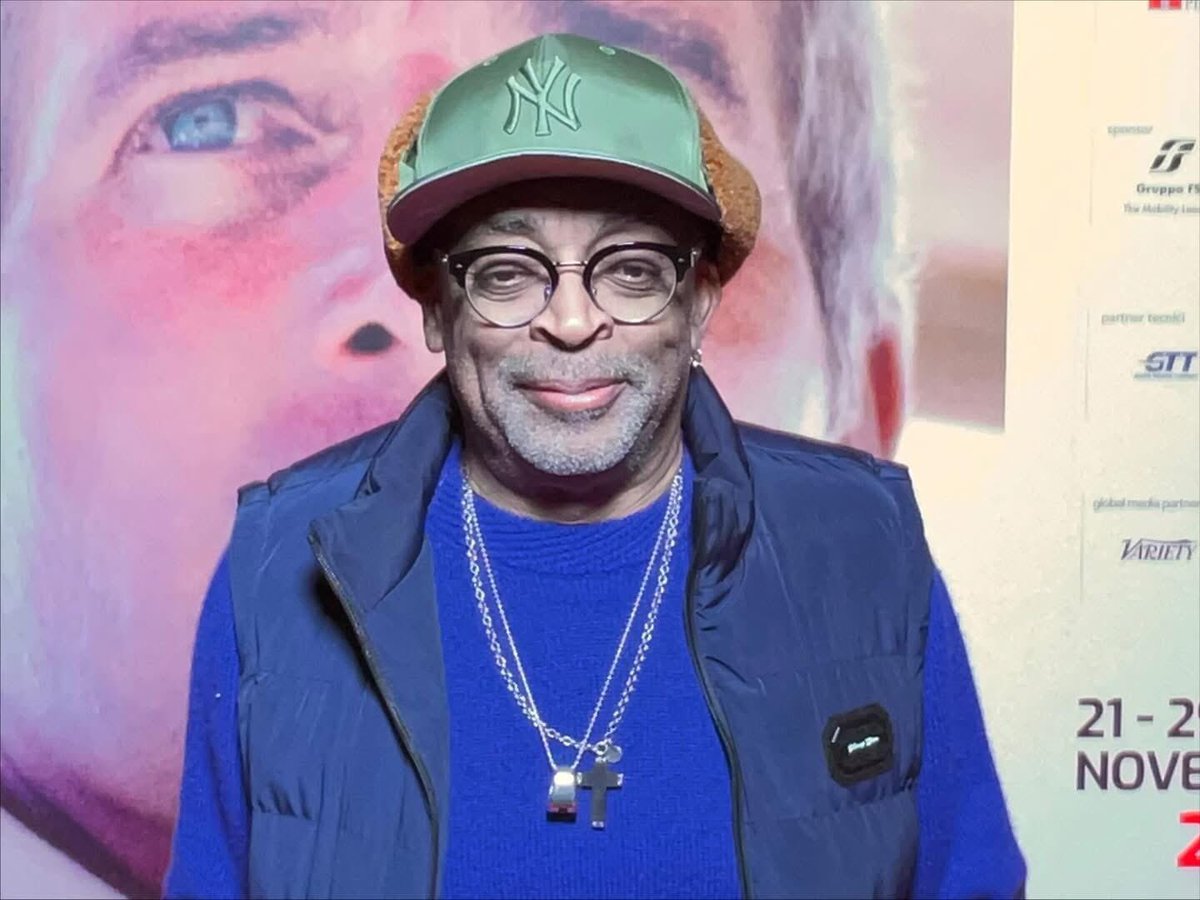 EdoardoArpaia's tweet image. Tra i grandi attori e registi presenti al 43^ Torino Film Festival c’è anche Spike Lee, che presenta il film “Highest 2 Lowest“ e ha ricevuto il premio Stella della Mole del Museo Nazionale del Cinema di Torino.
sguardisutorino.blogspot.com/2025/11/la-43-…

#spikelee #cinéma #torino #turin