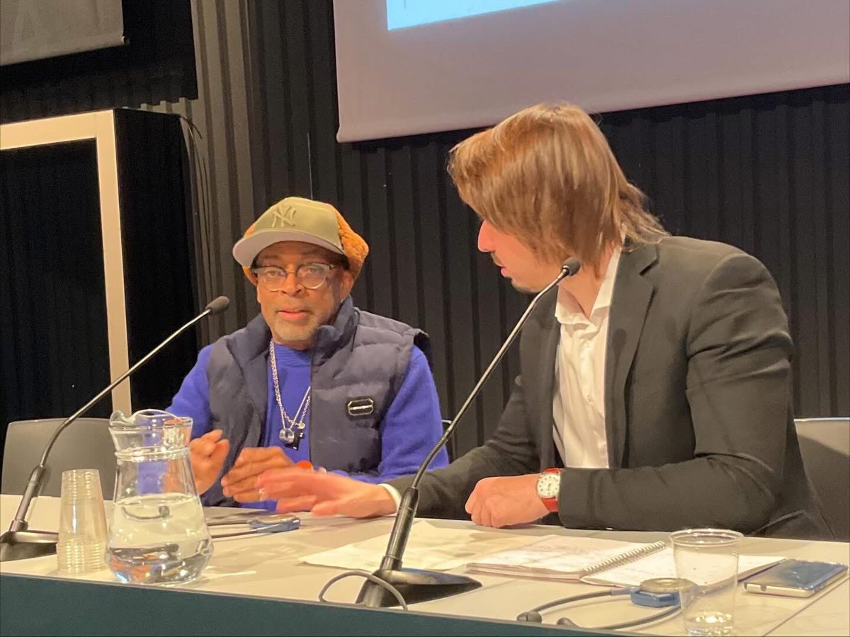 EdoardoArpaia's tweet image. Tra i grandi attori e registi presenti al 43^ Torino Film Festival c’è anche Spike Lee, che presenta il film “Highest 2 Lowest“ e ha ricevuto il premio Stella della Mole del Museo Nazionale del Cinema di Torino.
sguardisutorino.blogspot.com/2025/11/la-43-…

#spikelee #cinéma #torino #turin