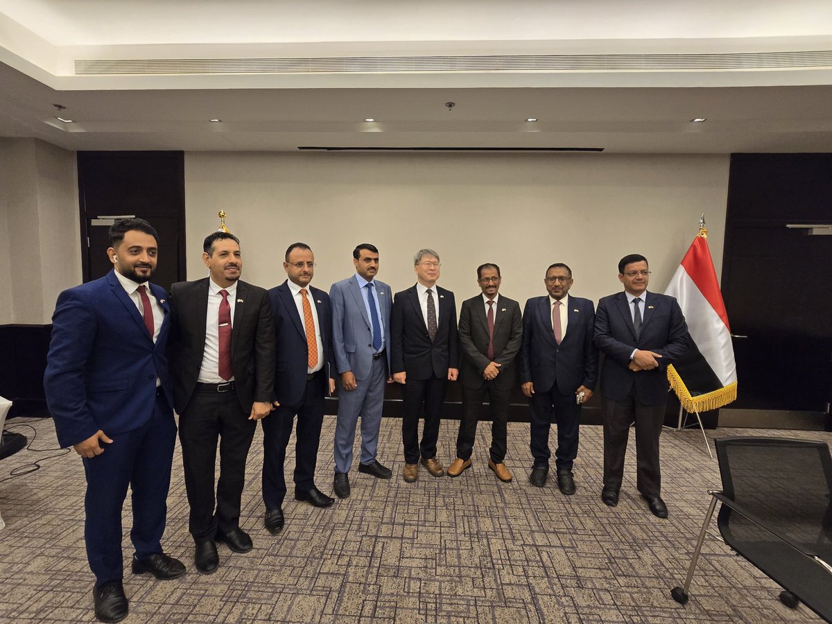 على هامش الندوة الفكرية التي نظمتها سفارة جمهورية كوريا في بلادنا بالتعاون مع منظمة رسل السلام وتحدث فيها السفير الكوري والدكتور ثابت الاحمدي والاستاذ نبيل البكيري عن خطر التحالفات السوداء بين المليشيات الحوثية الارهابية وبقية التنظيمات الارهابية مثل حركة الشباب المجاهدين في