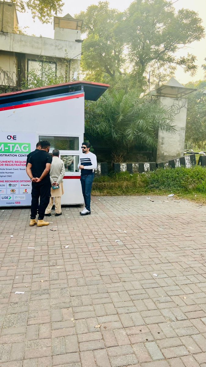 اسلام آباد کے مختلف ایم ٹیگ پوائنٹس کا دورہ کرتے ہوئے اسٹاف، سروس ڈلیوری اور ویکینڈ آپریشنز کا جائزہ لیا، تاکہ تمام سہولیات بغیر رکاوٹ، فعال اور مؤثر رہیں۔ عوام سے درخواست ہے کہ اپنے قریبی سروس پوائنٹ سے ایم ٹیگ لگوائیں یا اپ ڈیٹ کروائیں۔