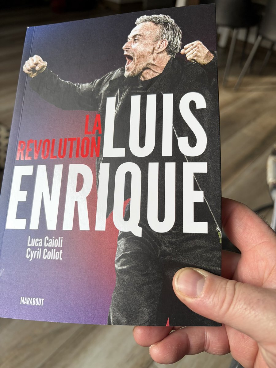 rdppsg's tweet image. 🔴🔵📖 On agrandi sans cesse la collection, le nouveau venu sur Luis Enrique #PSG