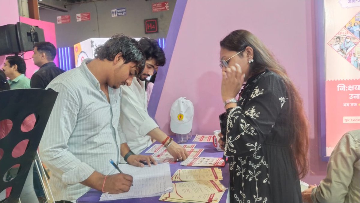 TbDivision's tweet image. The Health Pavilion at the 44th IITF saw enthusiastic participation, especially from youth, at the #TBMuktBharat Abhiyan stall. IEC activities — including a TB awareness magic show &amp;amp; quiz — became major attractions, driving high footfall and strong public engagement.