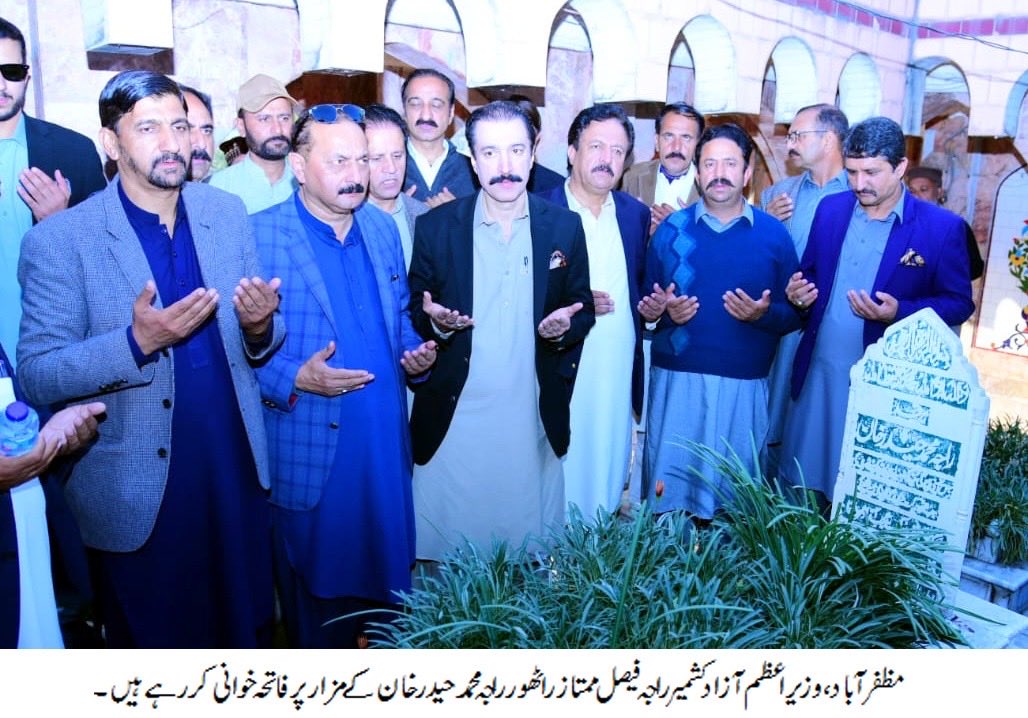 farooq_pm's tweet image. I am grateful to PM AJK Faisal Rathore for offering Fateh at my father’s grave