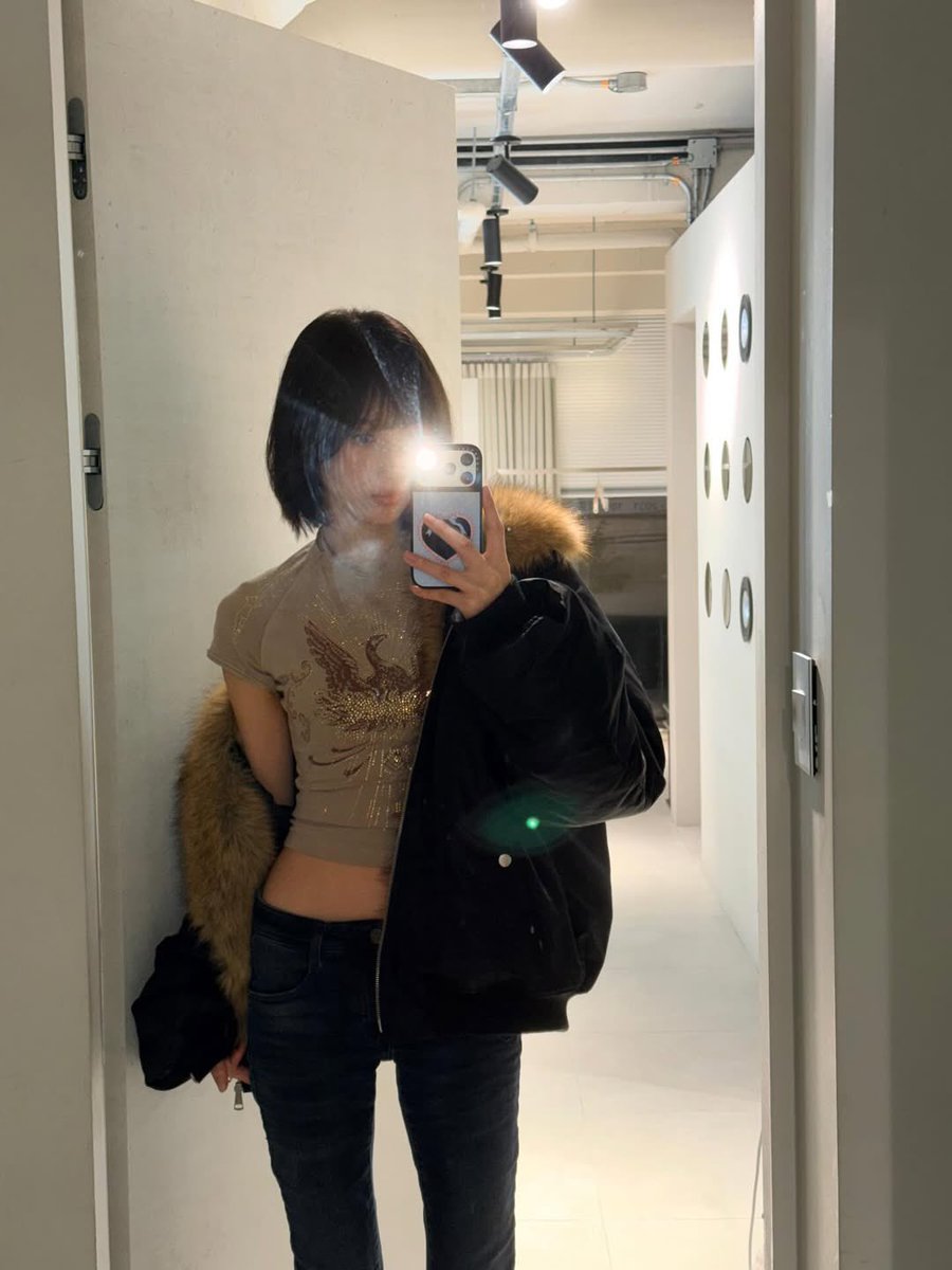heartwoeven's tweet image. ⠀⠀
⠀⠀
From Rory, With Love.

Upon realizing how I haven’t posted in a few days, I’ve decided to post mirror selfies today. (Photo was taken 2 days ago, though.) 🥹 Proof of life from yours truly! 💌
⠀⠀
⠀