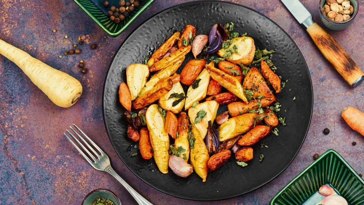 Ready for a side dish that steals the show?These roasted root vegetables are caramelized, sweet, and incredibly easy to make. A perfect, cozy addition to any meal!

Get the recipe and bring some warmth to your table: worldfoodwine.com/recipe/roasted…

#EasyRecipes #SideDish