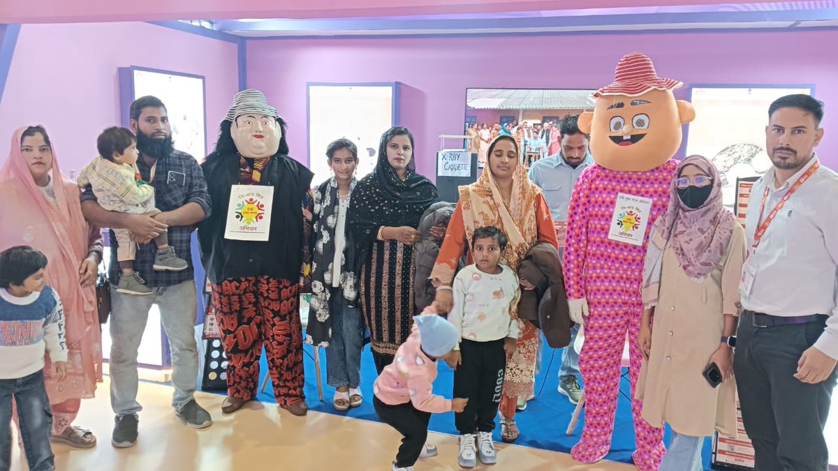 TbDivision's tweet image. The Health Pavilion at the 44th IITF saw enthusiastic participation, especially from youth, at the #TBMuktBharat Abhiyan stall. IEC activities — including a TB awareness magic show &amp;amp; quiz — became major attractions, driving high footfall and strong public engagement.