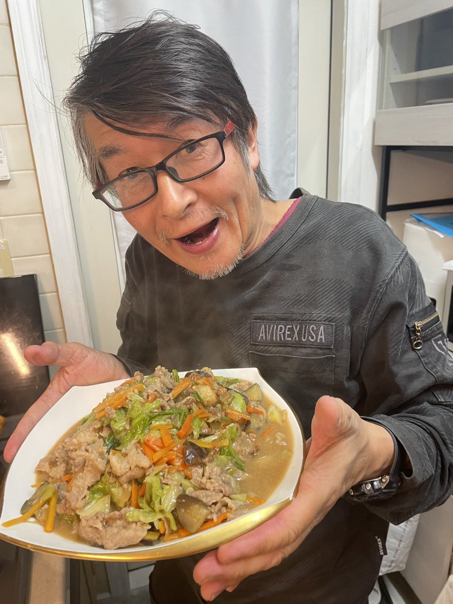 dandyshokai's tweet image. 久しぶりに夕飯作り⁉︎
料理とは言えない適当味付け味噌炒め。
でも、案外美味しかった…。
#ダンディ商会