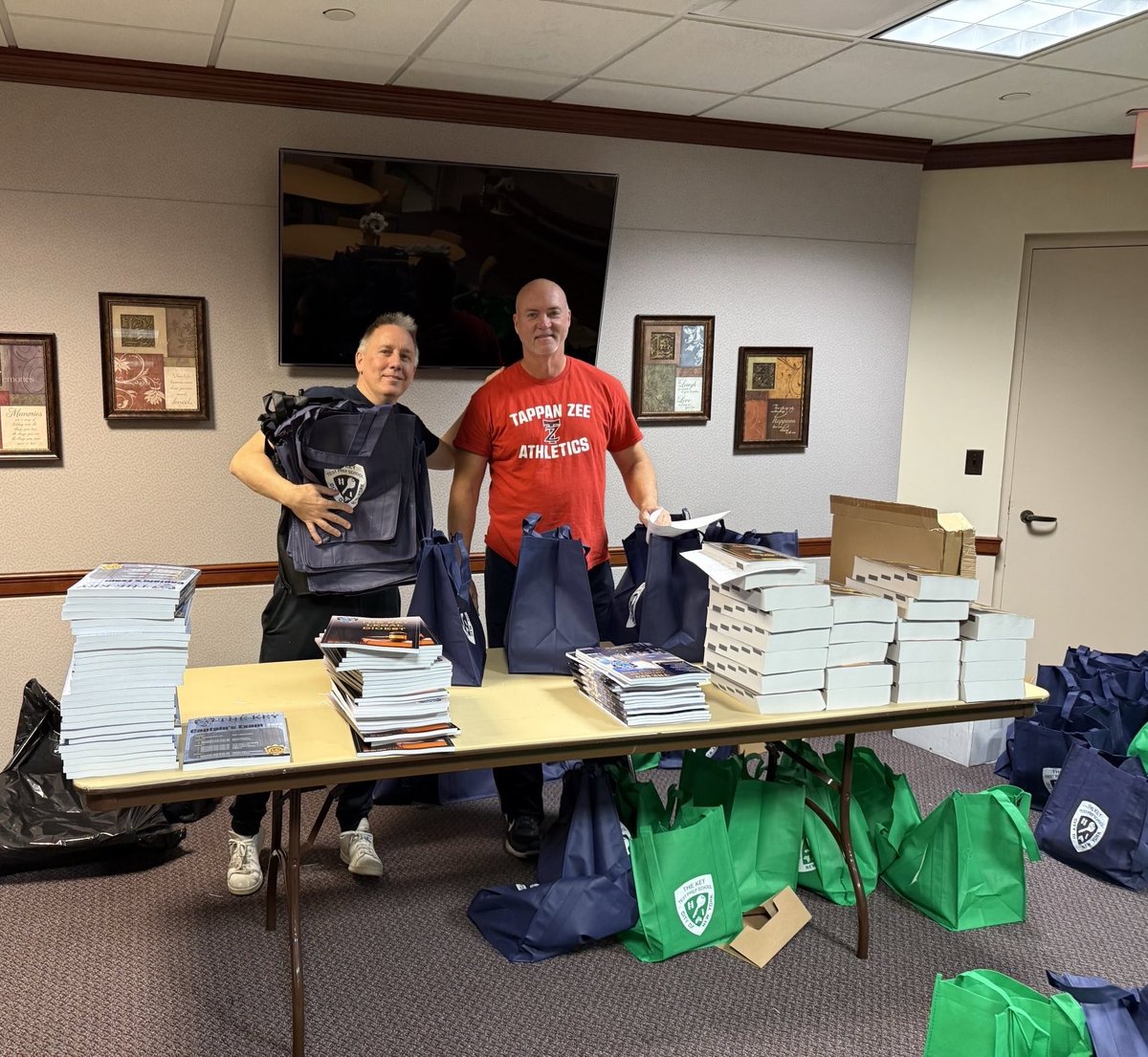 TheKeyTestPrep's tweet image. 📚 It’s Pick-Up Weekend at The Key Promotional School!
Our future leaders are stopping by to collect their books and gear up for the journey ahead.
