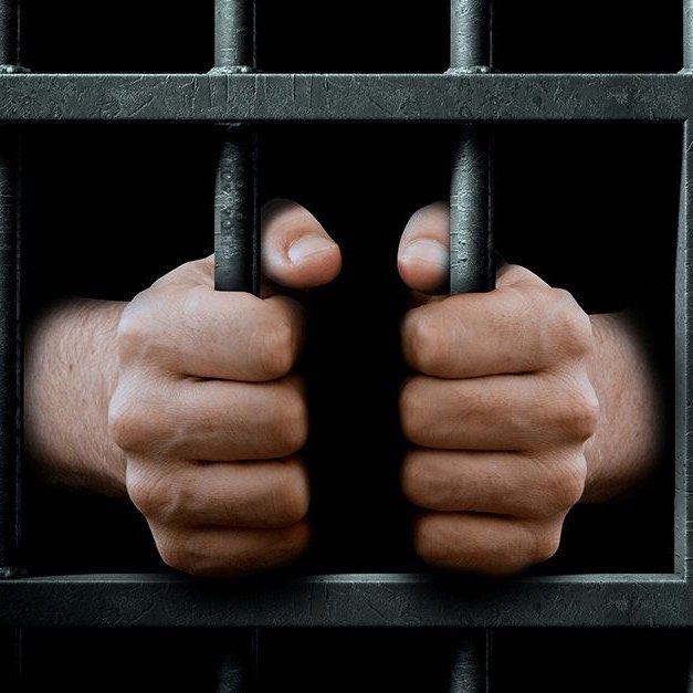 siteptbr's tweet image. 🚨🚨🚨 Bolsonaro está oficialmente PRESO preventivamente pela Polícia Federal após tentar FUGIR.