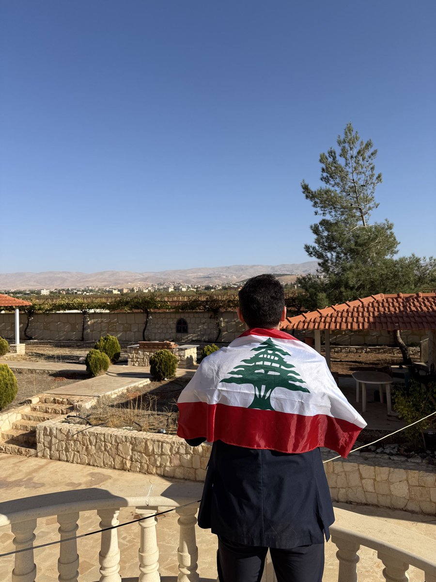 اليوم ٢٢ تشرين الثاني ٢٠٢٥، من بيتي وسط بلدة بريتال الشرف، أمام تلة النبي صالح الشامخة، ومن أمام مكتب جمعية قلب البقاع، هكذا رفعنا علم لبنان🇱🇧🇱🇧🇱🇧
#عيد_استقلال_لبنان
من بريتال-بعلبك